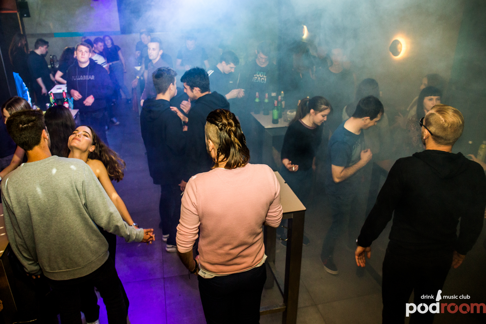 Podroom clubbing – DJ Yakka