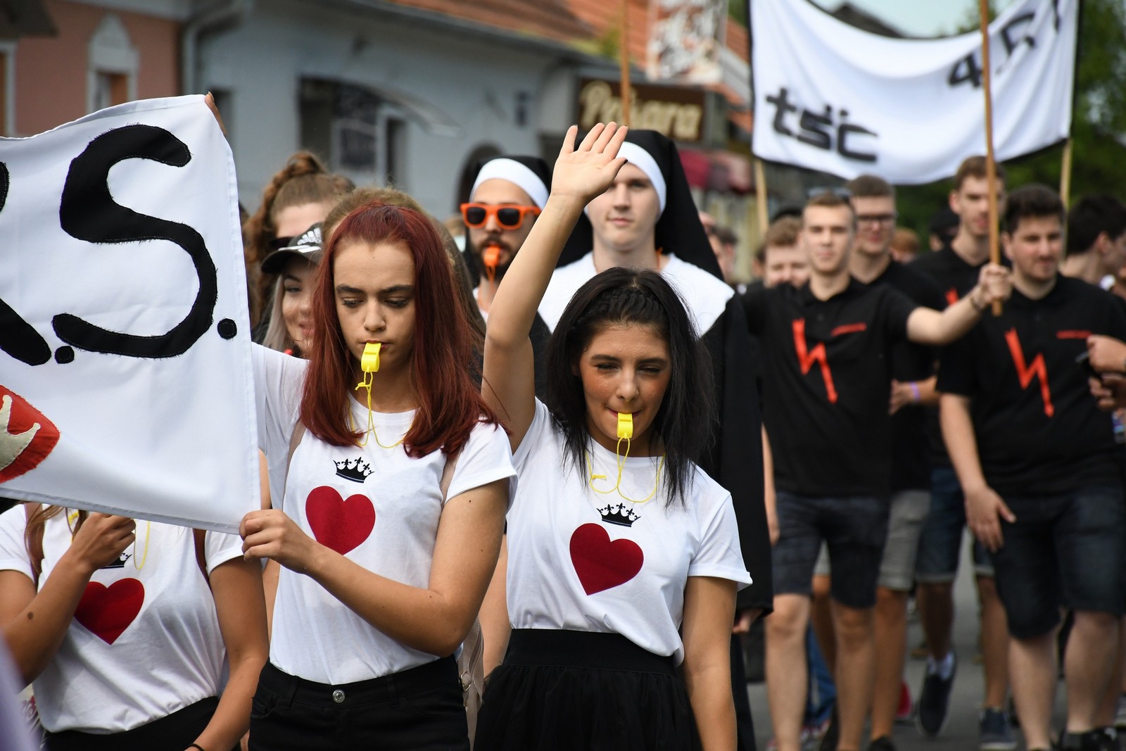 FOTO Povorka protutnjala gradom, maturanti s osmjehom dočekali kraj srednje škole!