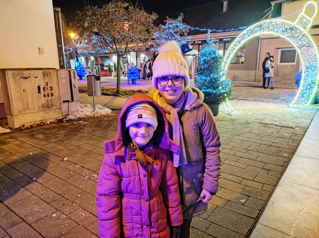 VIDEO/FOTO Bend Tragovi su ugrijali publiku na Adventskoj čaroliji u Prelogu!