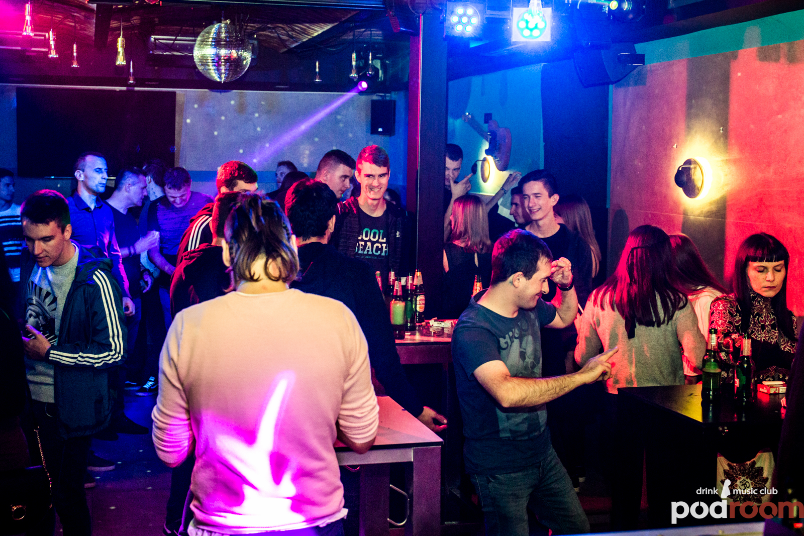 Podroom clubbing – DJ Yakka