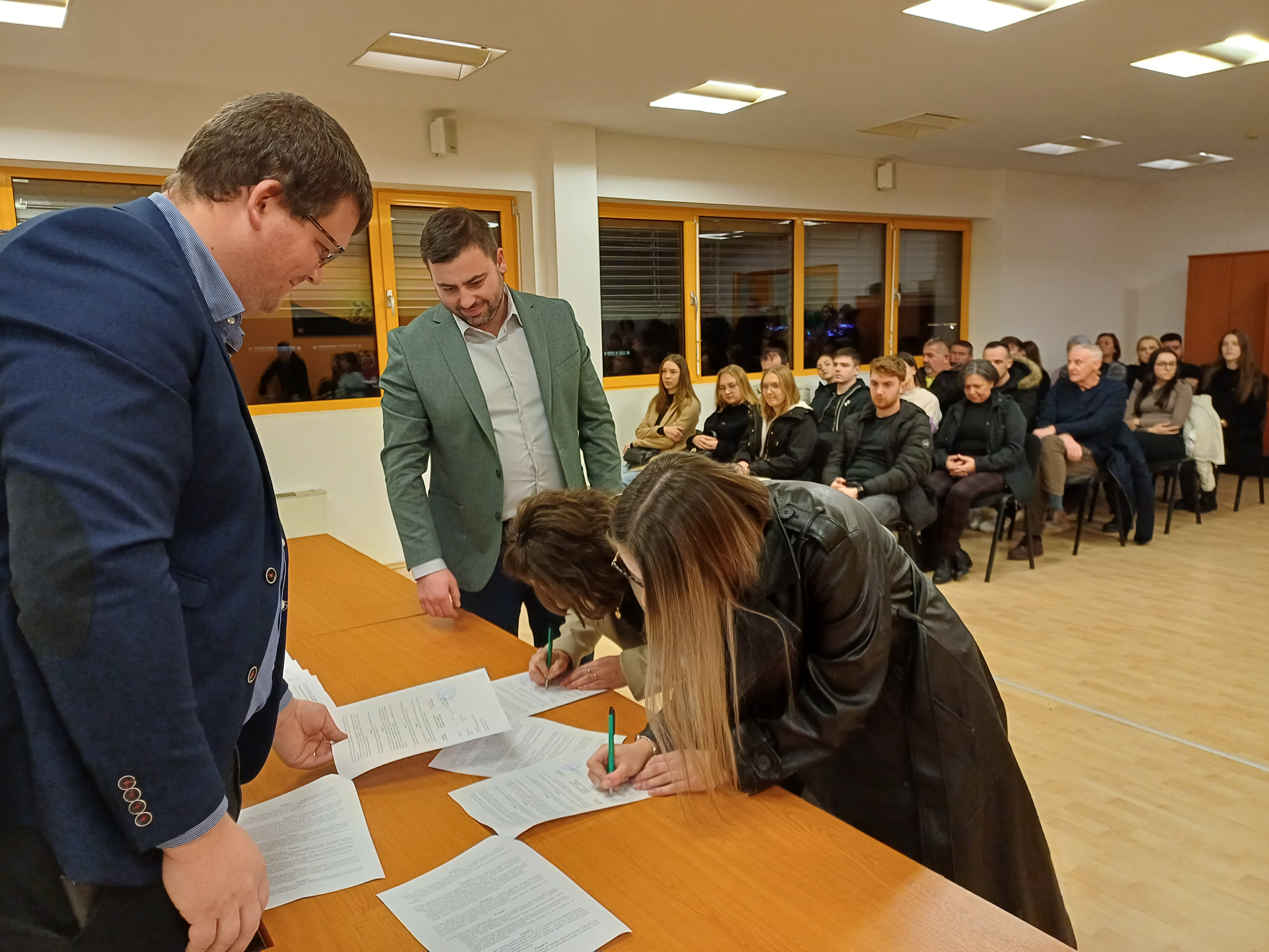 NEDELIŠĆE Potpisano 33 ugovora s novim stipendistima