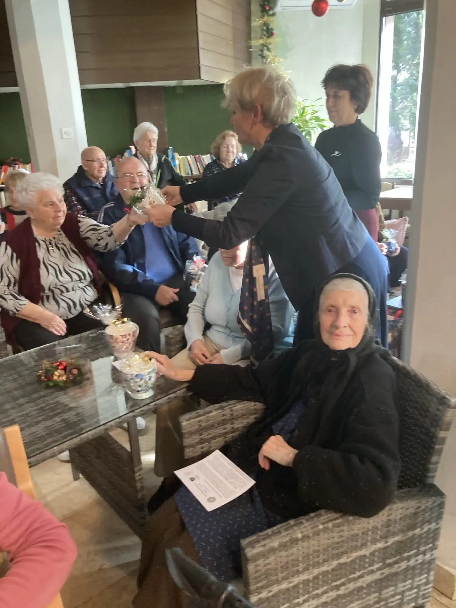 ADVENTSKO DRUŽENJE Inner Wheel klub Čakovec posjetio Dom za starije i nemoćne osobe (2)