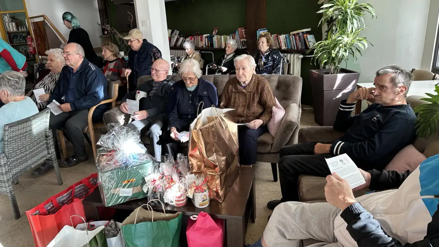ADVENTSKO DRUŽENJE Inner Wheel klub Čakovec posjetio Dom za starije i nemoćne osobe (3)
