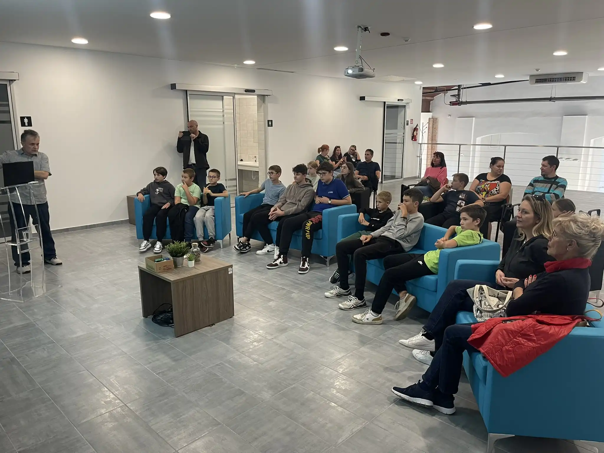 AEROKLUB MEĐIMURJE Mladi modelari na STEM radionici Od Nacrta do Leta (9)