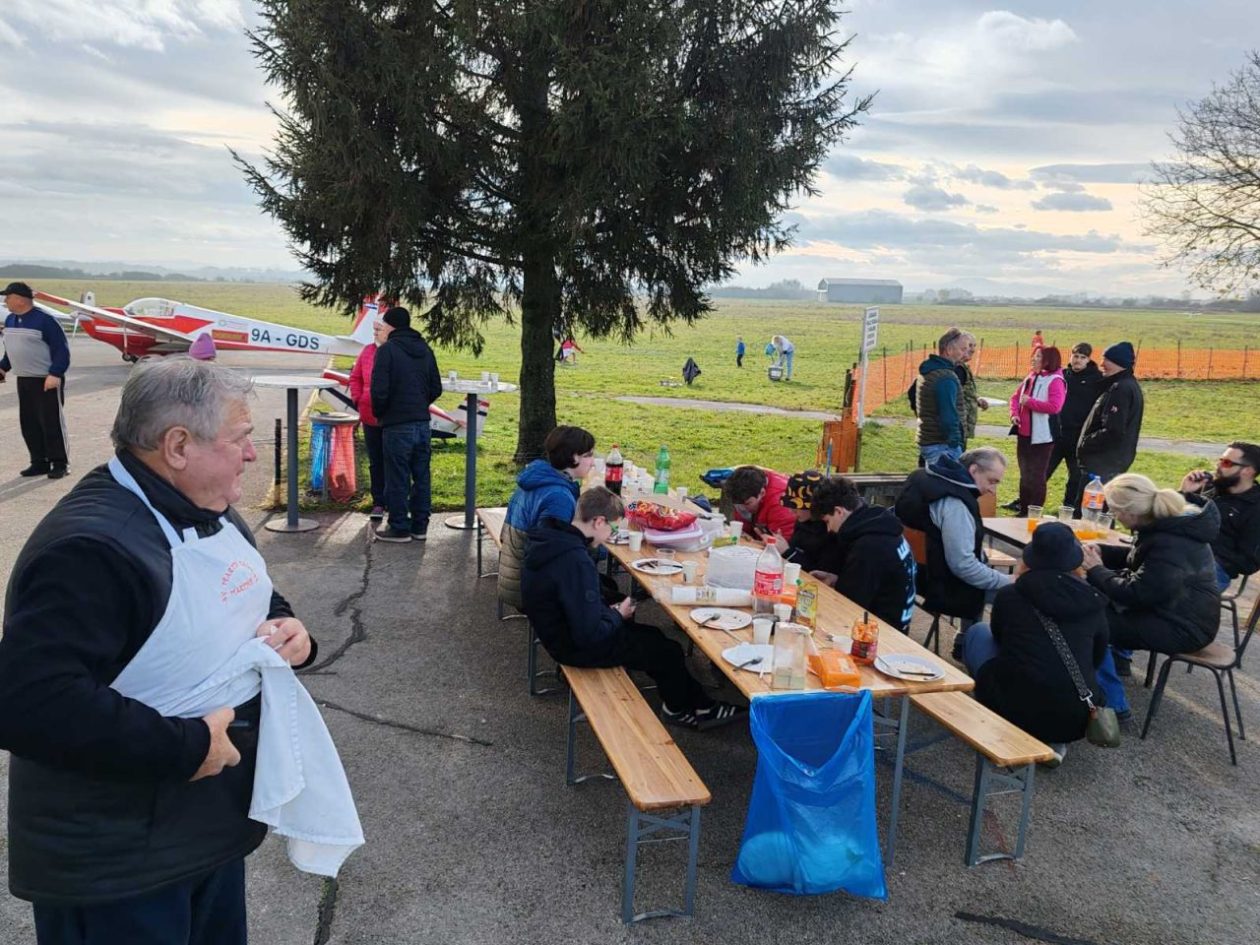 AEROKLUB MEĐIMURJE Spektakl u Pribislavcu raketni modeli i roštilj MasterŠTEF ekipe (13)