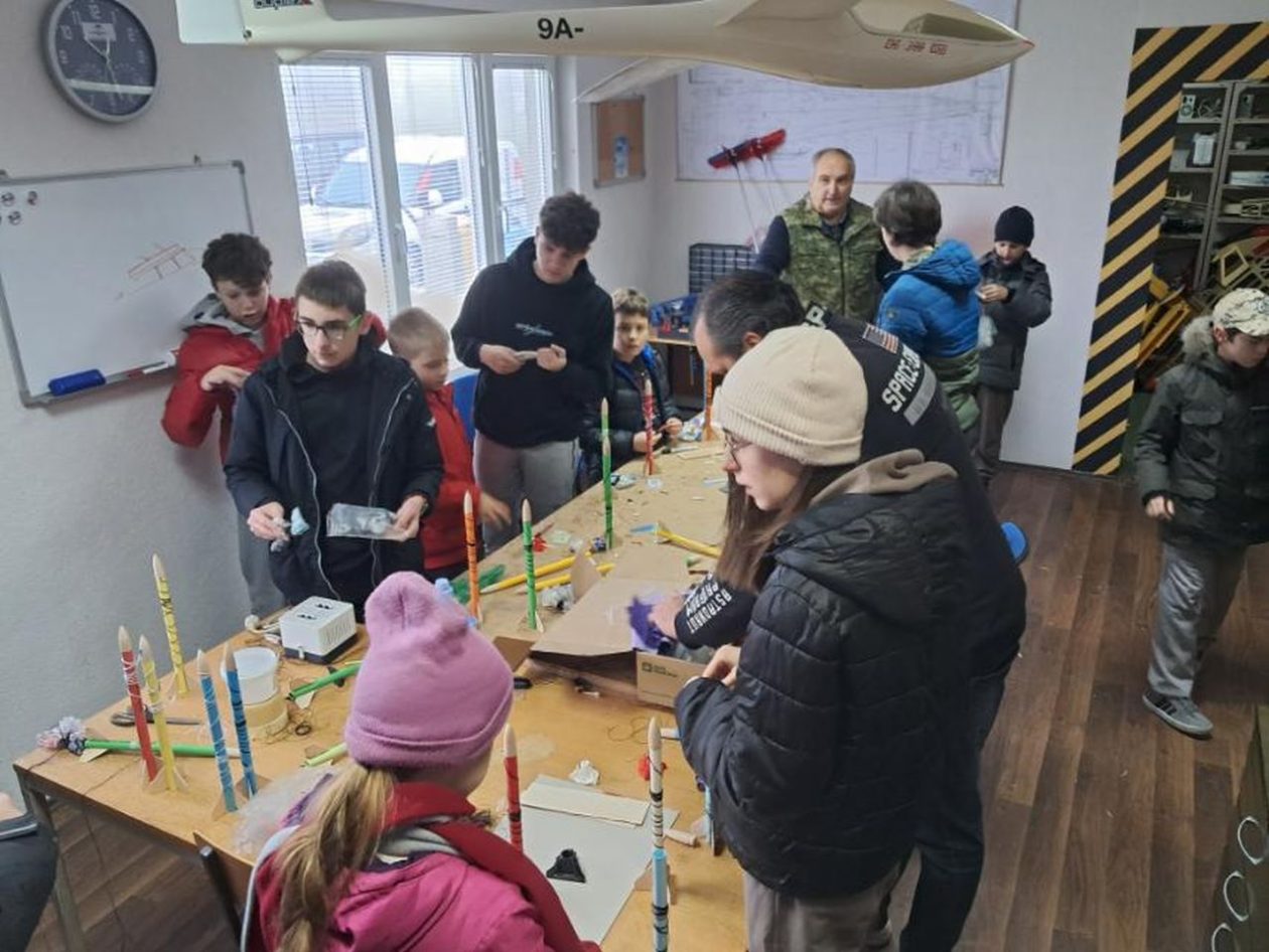 AEROKLUB MEĐIMURJE Spektakl u Pribislavcu raketni modeli i roštilj MasterŠTEF ekipe (4)