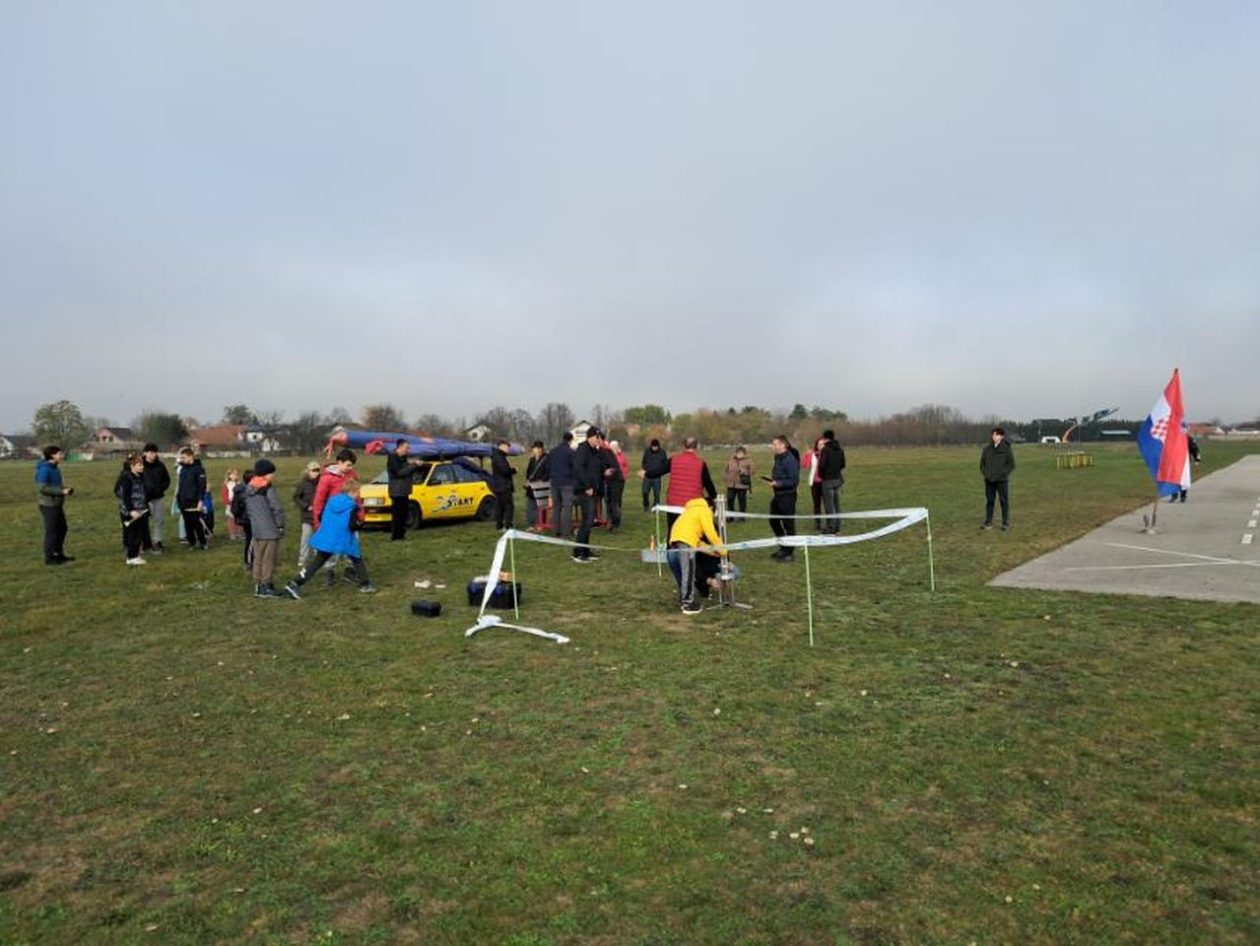 AEROKLUB MEĐIMURJE Spektakl u Pribislavcu raketni modeli i roštilj MasterŠTEF ekipe (7)