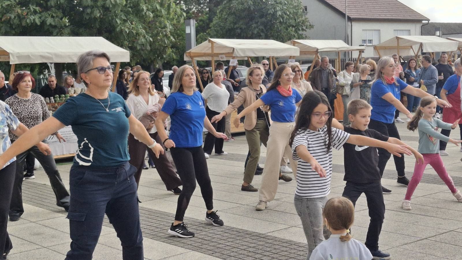AKTIVNA SUBOTICA Posjetitelji Sobočkog eko sajma plesali i vježbali uz Ljiljanu Šipuš (10)