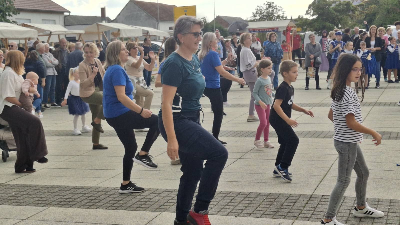 AKTIVNA SUBOTICA Posjetitelji Sobočkog eko sajma plesali i vježbali uz Ljiljanu Šipuš (3)