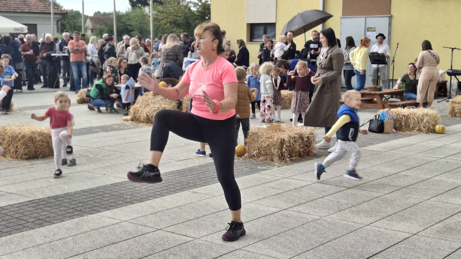 AKTIVNA SUBOTICA Posjetitelji Sobočkog eko sajma plesali i vježbali uz Ljiljanu Šipuš (5)