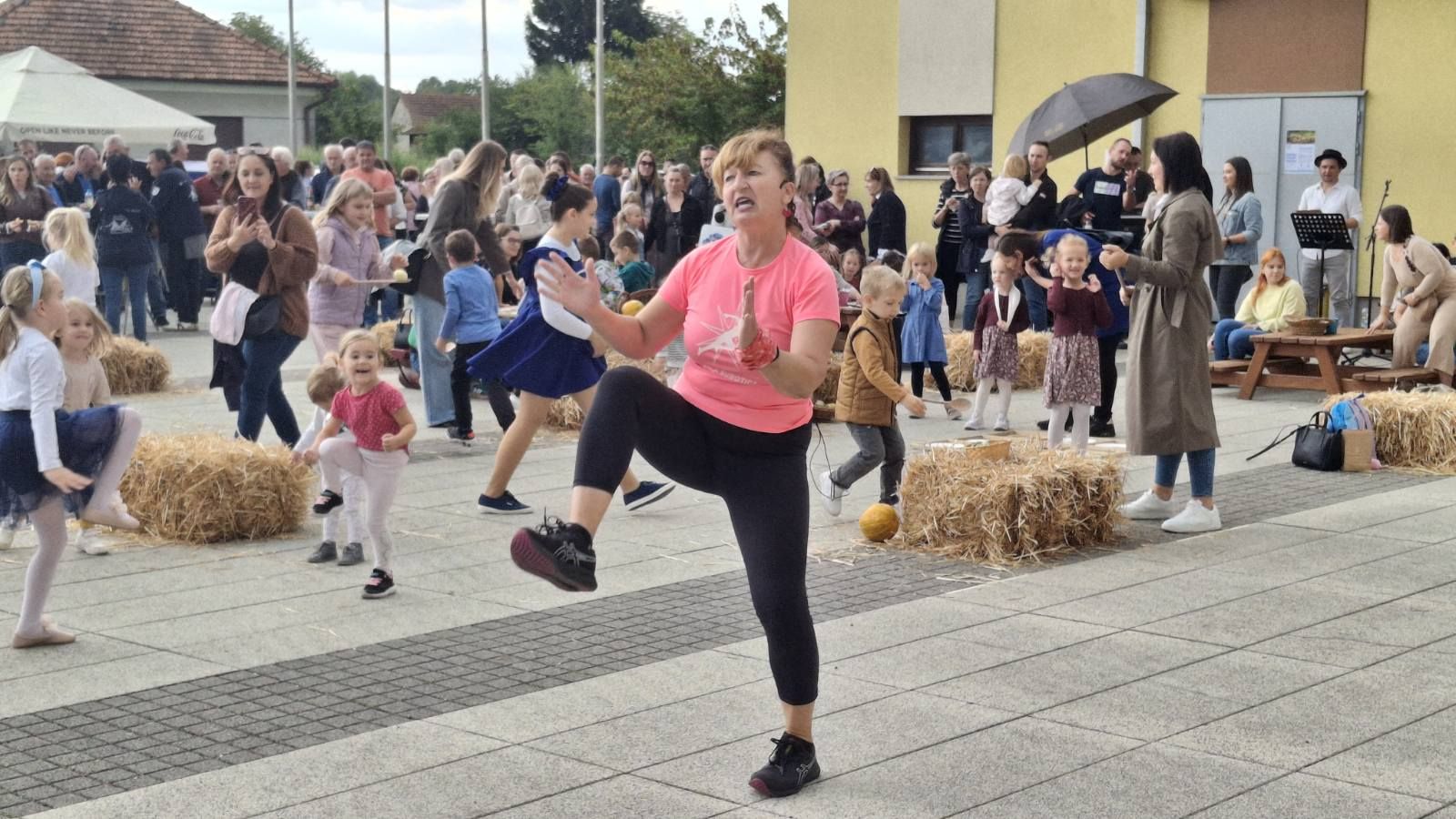 AKTIVNA SUBOTICA Posjetitelji Sobočkog eko sajma plesali i vježbali uz Ljiljanu Šipuš (7)