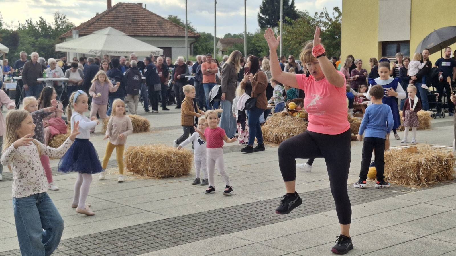 AKTIVNA SUBOTICA Posjetitelji Sobočkog eko sajma plesali i vježbali uz Ljiljanu Šipuš (8)