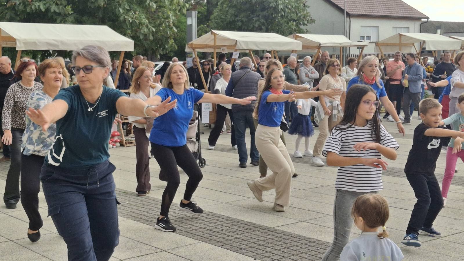 AKTIVNA SUBOTICA Posjetitelji Sobočkog eko sajma plesali i vježbali uz Ljiljanu Šipuš (9)
