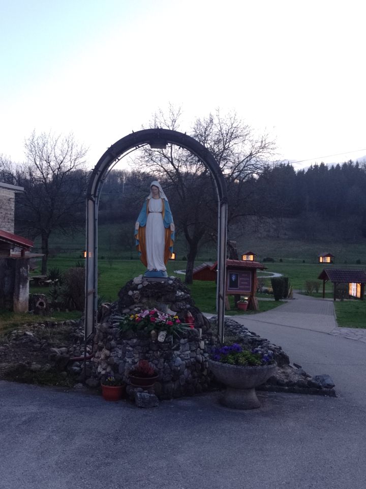 ALOJZIJE PAKRAC Vjernici iz Ivanovca i Štefanca na velikom hodočašću u Karlovac i Krašić (15)