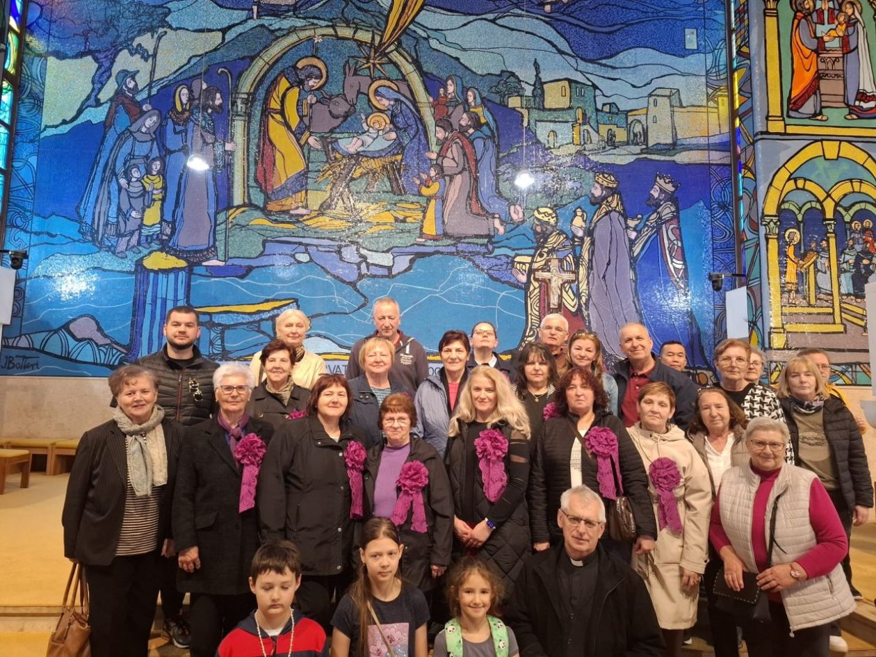 ALOJZIJE PAKRAC Vjernici iz Ivanovca i Štefanca na velikom hodočašću u Karlovac i Krašić (8)