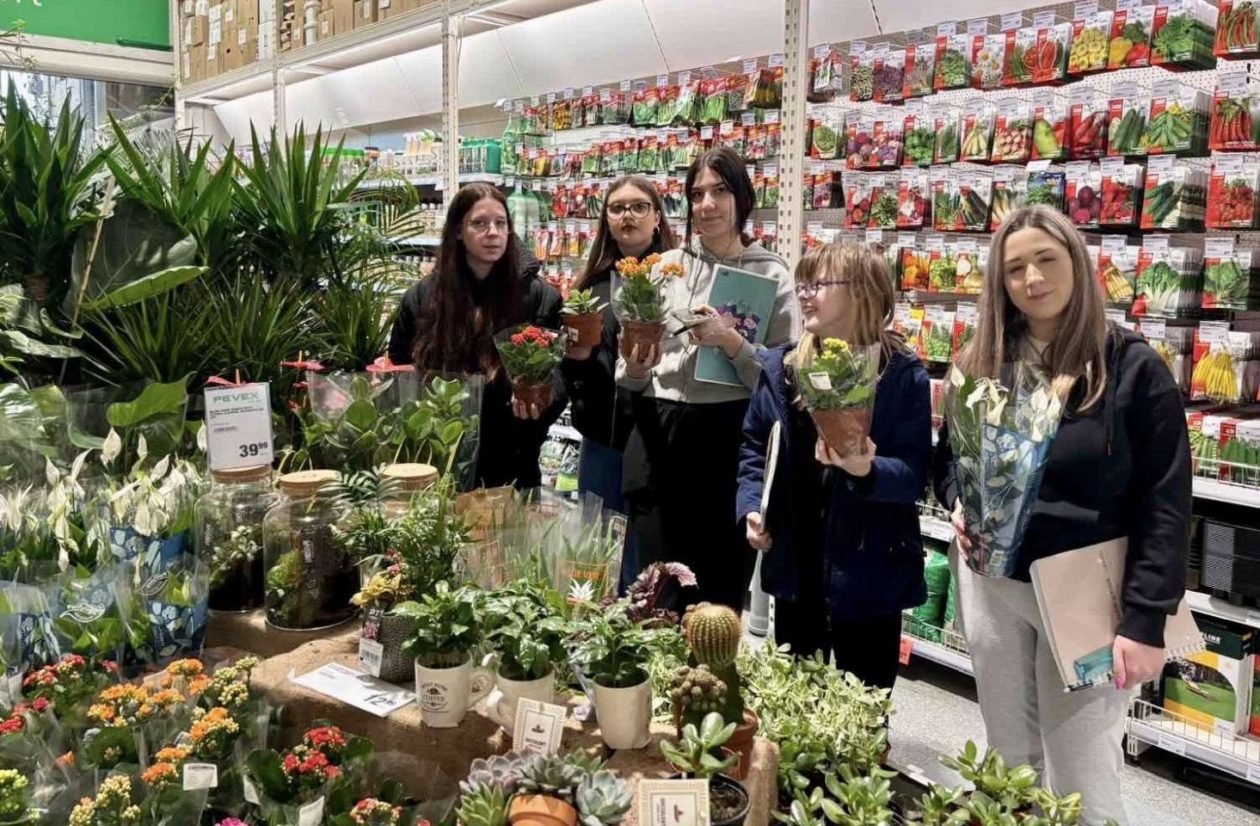 ARANŽERSKI KUTAK Učenici Gospodarske škole Čakovec uredili zeleni zid za Dan škole (1) ARANŽERSKI KUTAK Učenici Gospodarske škole Čakovec uredili zeleni zid za Dan škole (1)