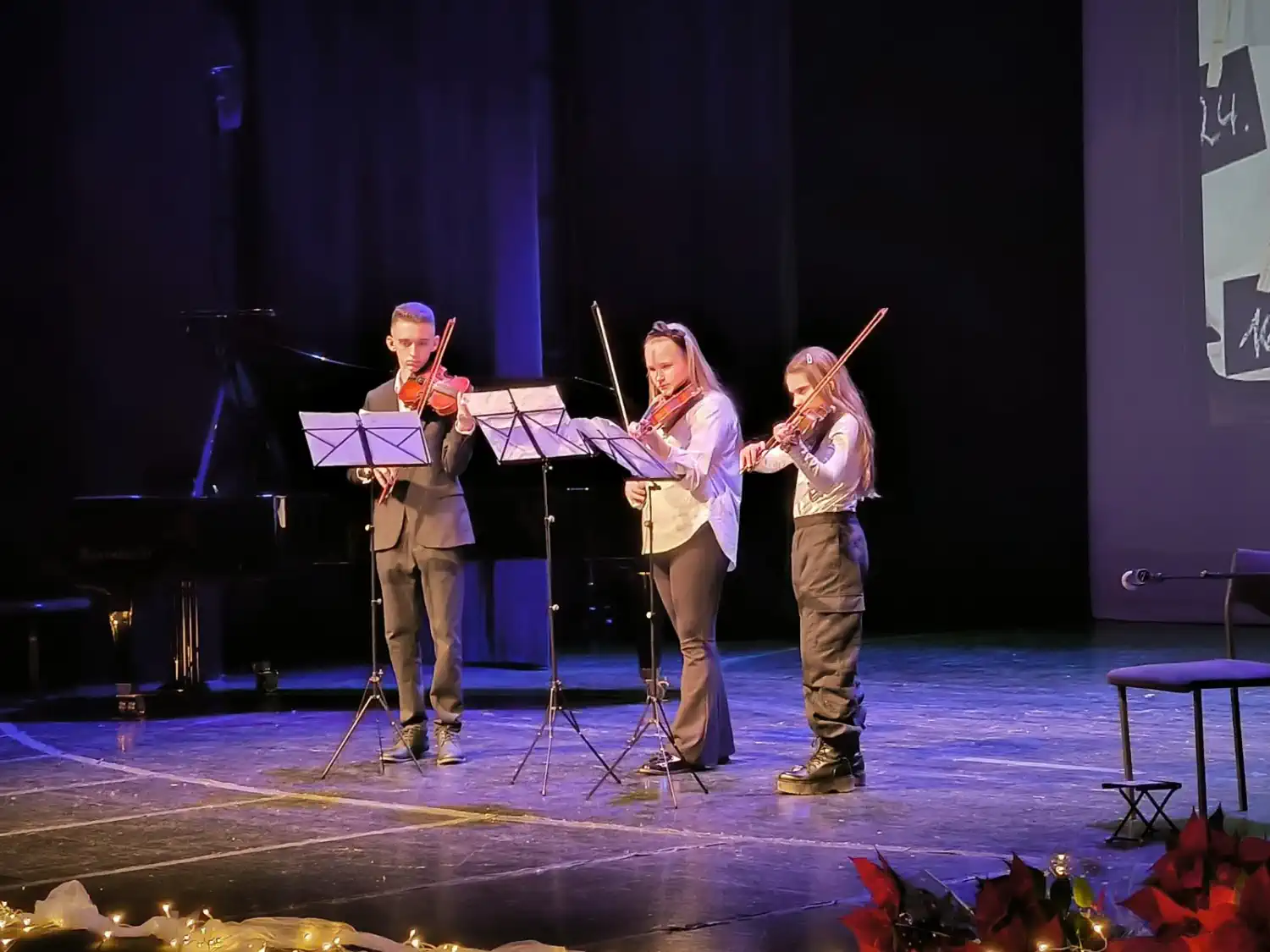 Adventski koncert Umjetničke škole Miroslav Magdalenić Blagdanska čarolija u Čakovcu (10) Adventski koncert Umjetničke škole Miroslav Magdalenić Blagdanska čarolija u Čakovcu (10)