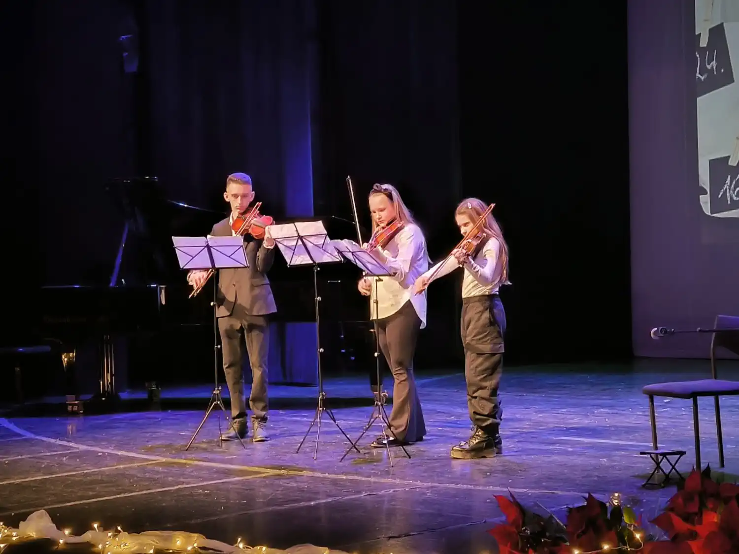 Adventski koncert Umjetničke škole Miroslav Magdalenić Blagdanska čarolija u Čakovcu (14) Adventski koncert Umjetničke škole Miroslav Magdalenić Blagdanska čarolija u Čakovcu (14)
