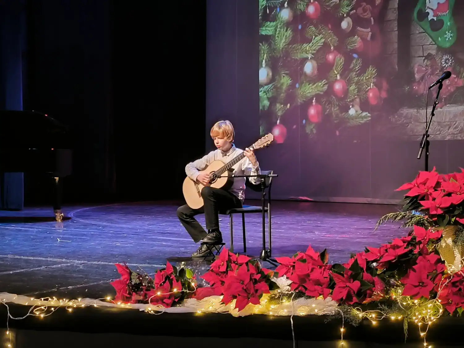 Adventski koncert Umjetničke škole Miroslav Magdalenić Blagdanska čarolija u Čakovcu (16) Adventski koncert Umjetničke škole Miroslav Magdalenić Blagdanska čarolija u Čakovcu (16)
