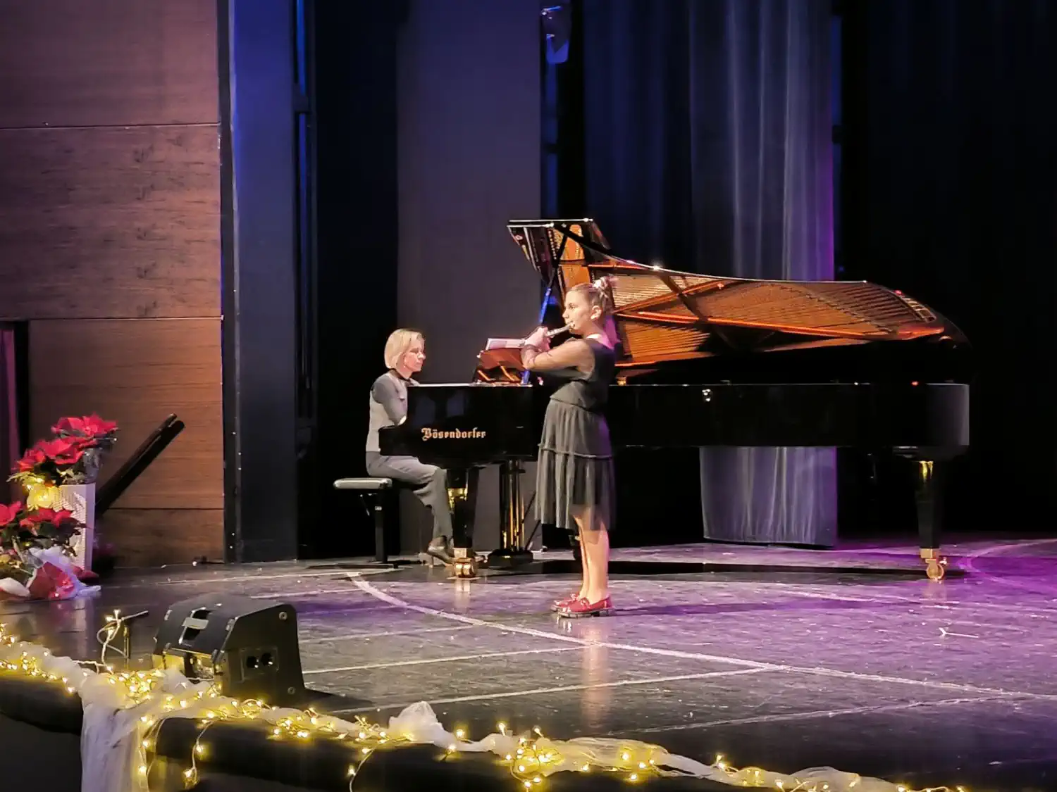 Adventski koncert Umjetničke škole Miroslav Magdalenić Blagdanska čarolija u Čakovcu (19) Adventski koncert Umjetničke škole Miroslav Magdalenić Blagdanska čarolija u Čakovcu (19)