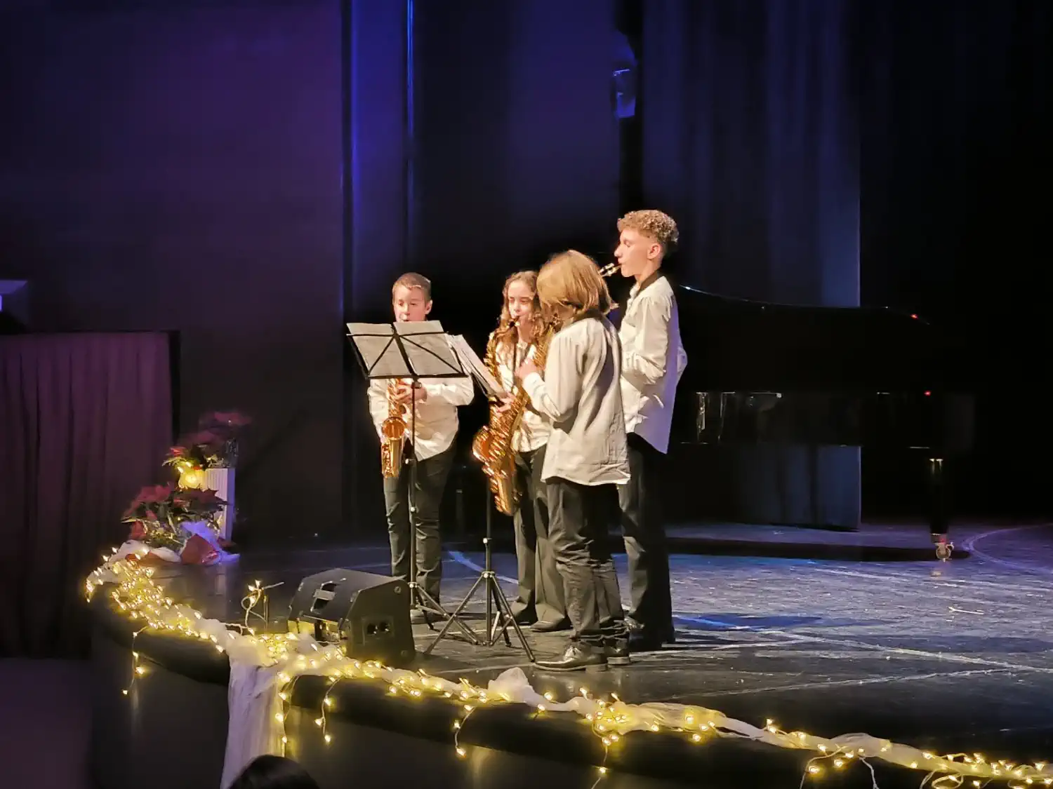 Adventski koncert Umjetničke škole Miroslav Magdalenić Blagdanska čarolija u Čakovcu (2) Adventski koncert Umjetničke škole Miroslav Magdalenić Blagdanska čarolija u Čakovcu (2)