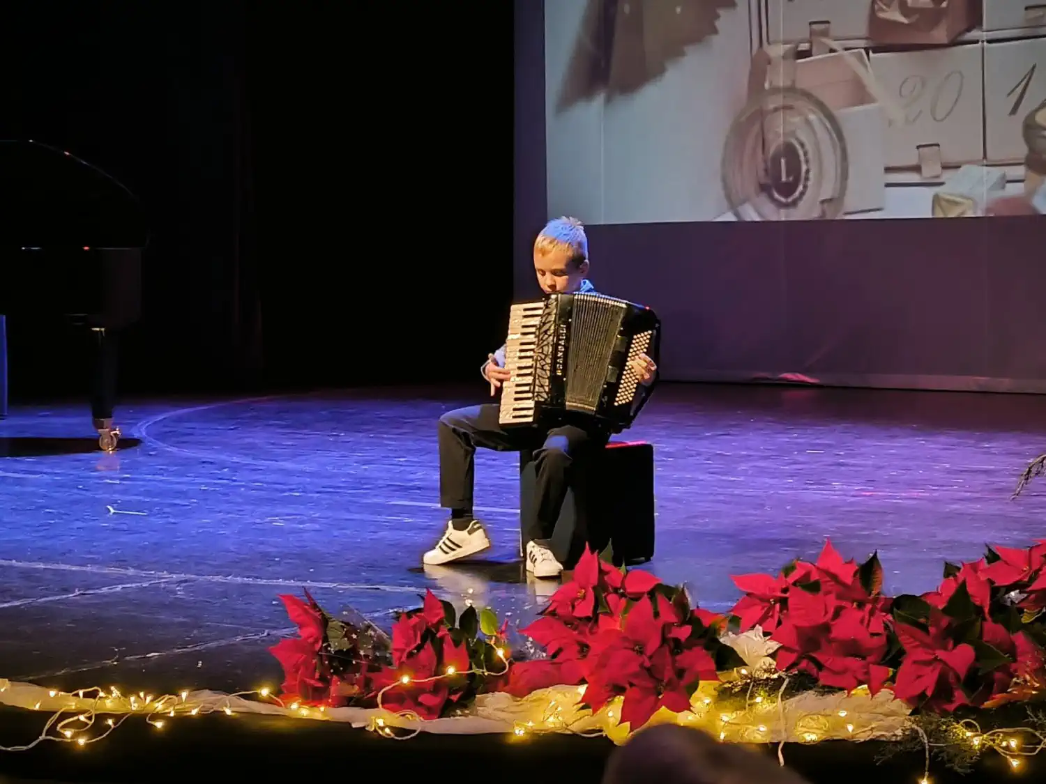 Adventski koncert Umjetničke škole Miroslav Magdalenić Blagdanska čarolija u Čakovcu (21) Adventski koncert Umjetničke škole Miroslav Magdalenić Blagdanska čarolija u Čakovcu (21)