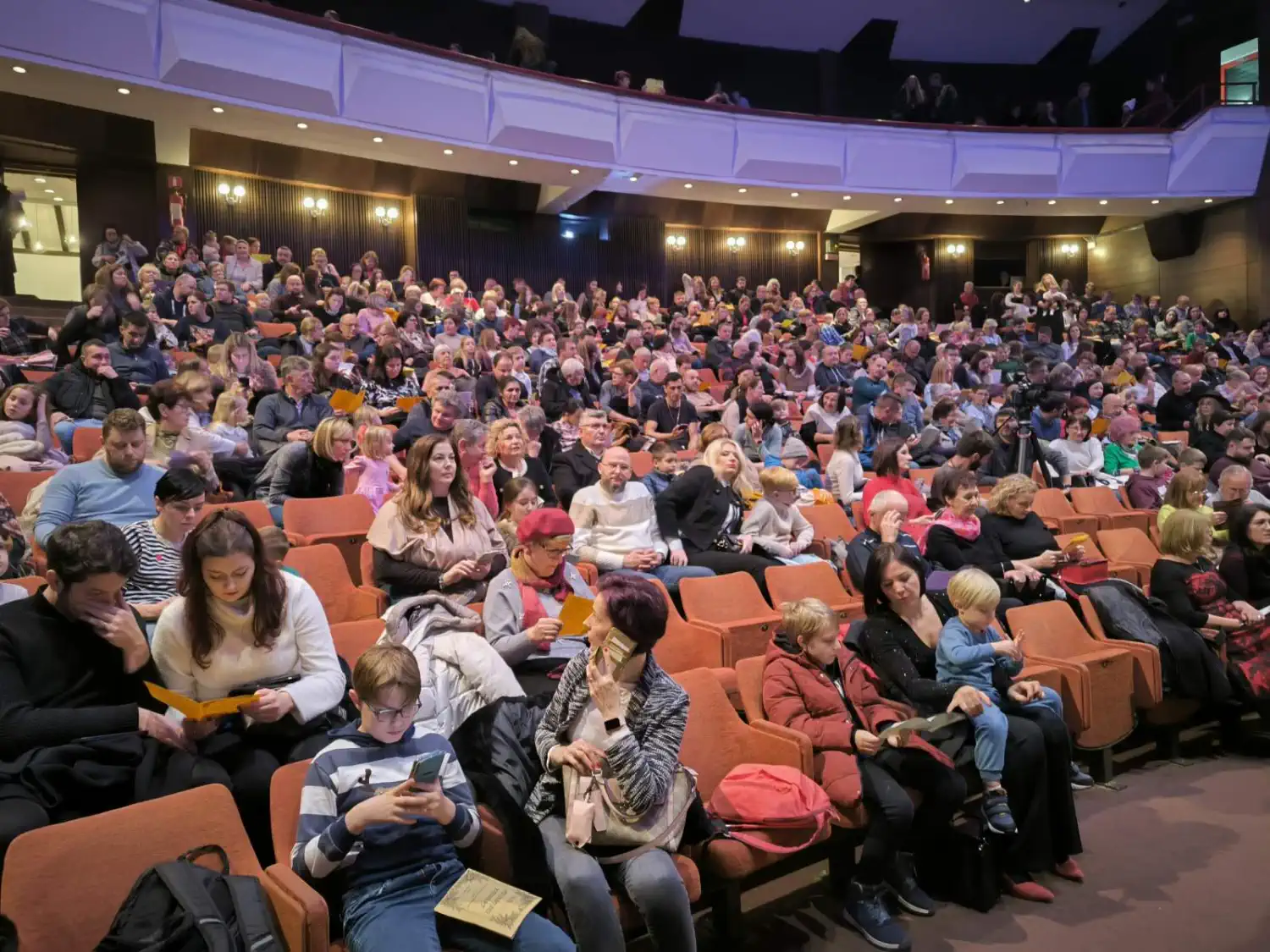 Adventski koncert Umjetničke škole Miroslav Magdalenić Blagdanska čarolija u Čakovcu (24) Adventski koncert Umjetničke škole Miroslav Magdalenić Blagdanska čarolija u Čakovcu (24)