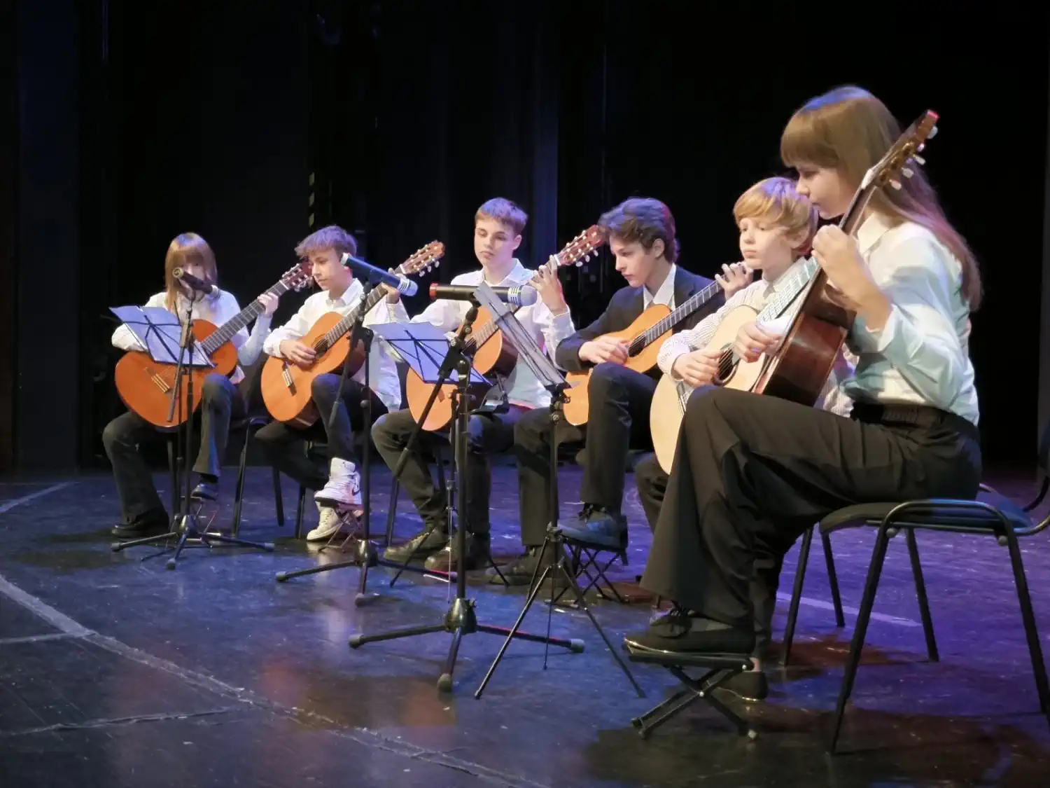 Adventski koncert Umjetničke škole Miroslav Magdalenić Blagdanska čarolija u Čakovcu (26) Adventski koncert Umjetničke škole Miroslav Magdalenić Blagdanska čarolija u Čakovcu (26)