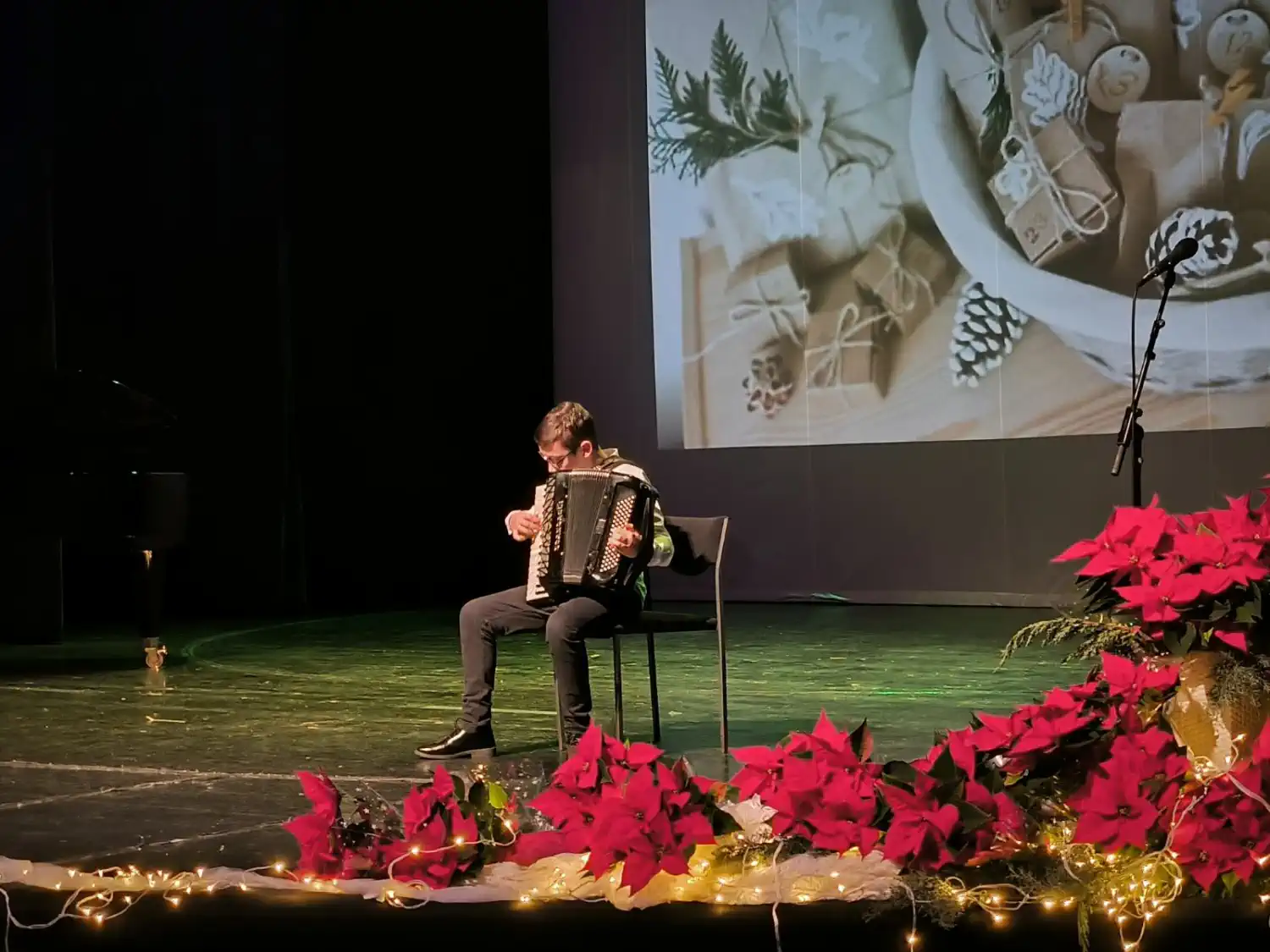 Adventski koncert Umjetničke škole Miroslav Magdalenić Blagdanska čarolija u Čakovcu (7) Adventski koncert Umjetničke škole Miroslav Magdalenić Blagdanska čarolija u Čakovcu (7)