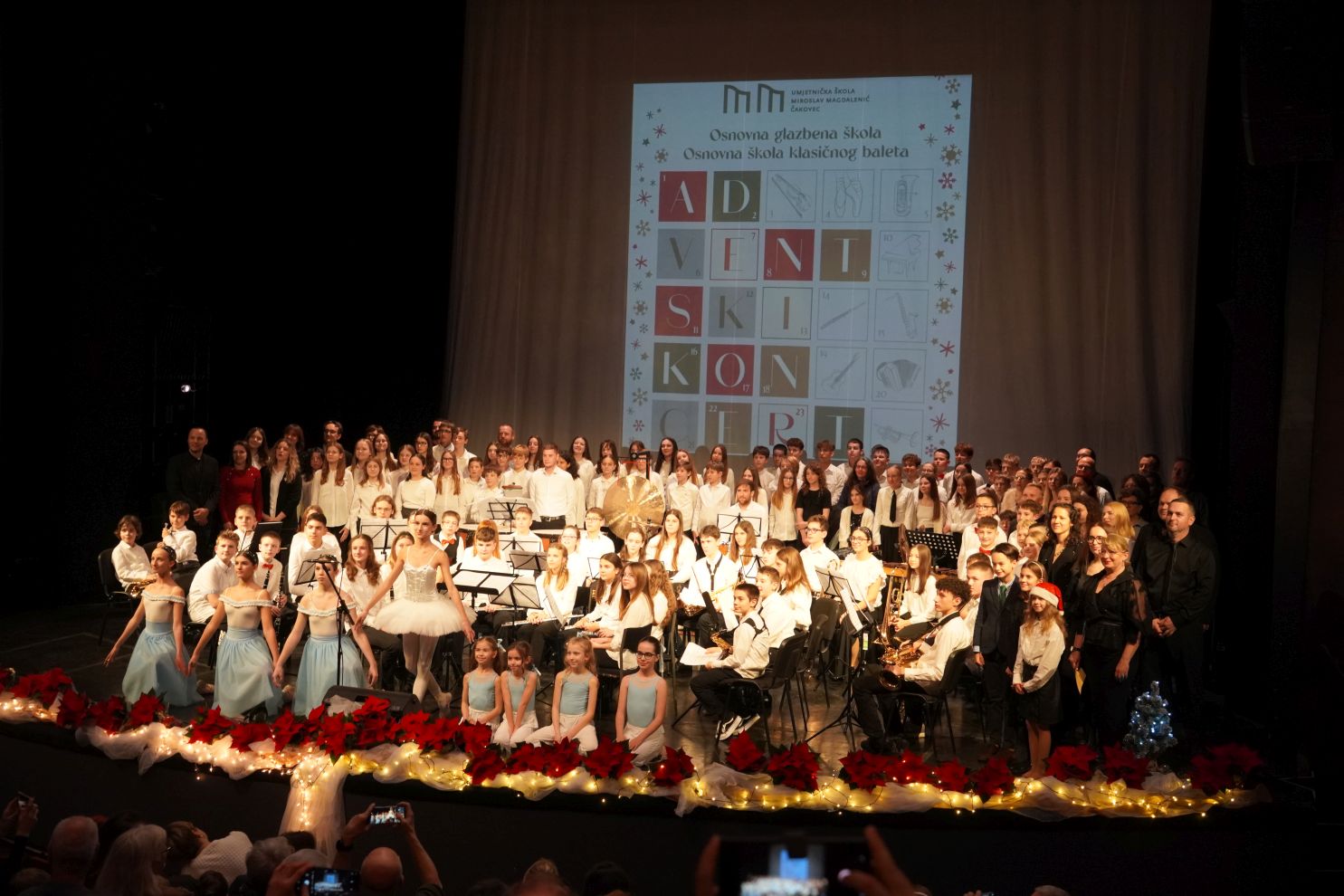 Adventski koncert Umjetničke škole Miroslava Magdalenića Čakovec (1) Adventski koncert Umjetničke škole Miroslava Magdalenića Čakovec (1)