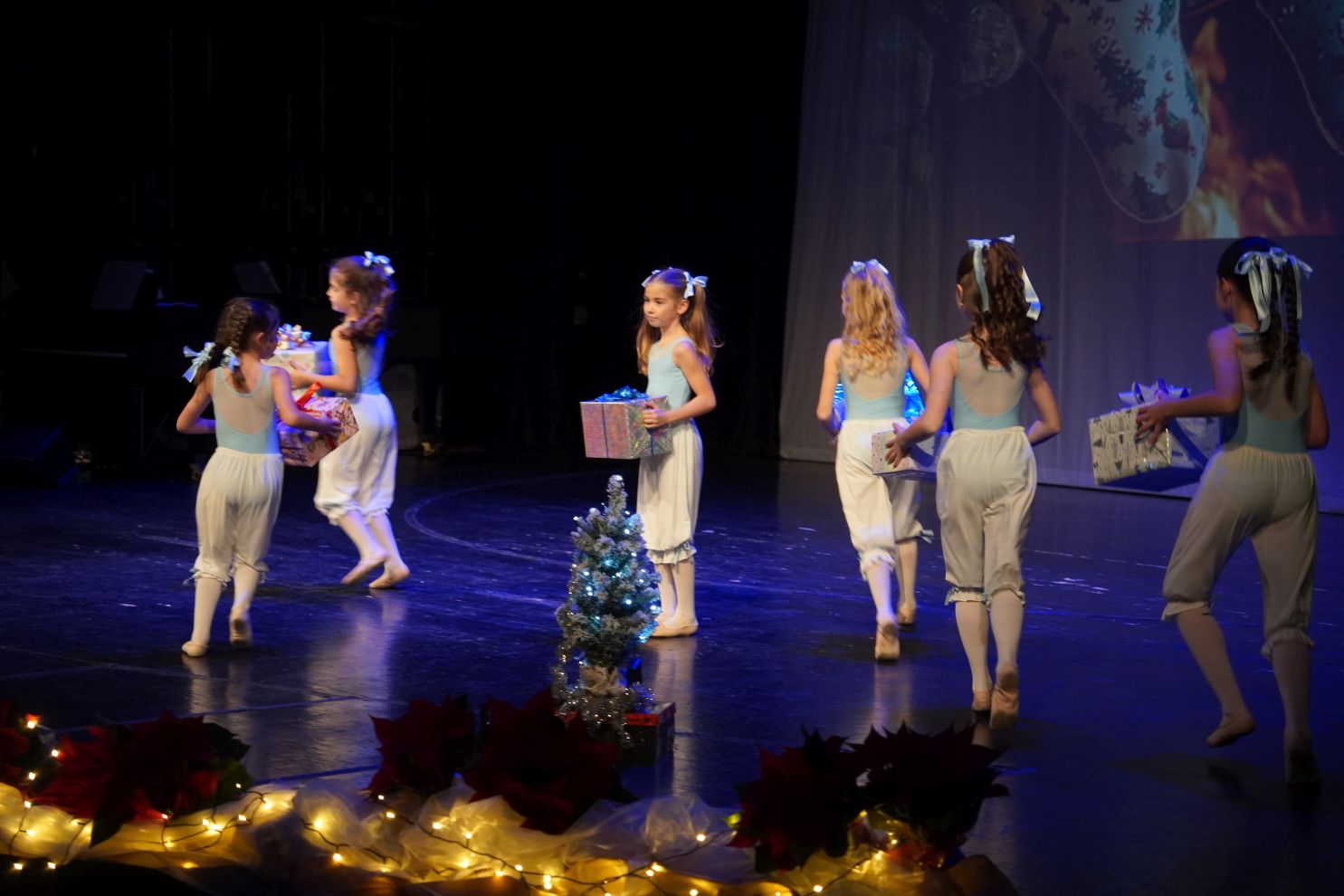 Adventski koncert Umjetničke škole Miroslava Magdalenića Čakovec (18) Adventski koncert Umjetničke škole Miroslava Magdalenića Čakovec (18)