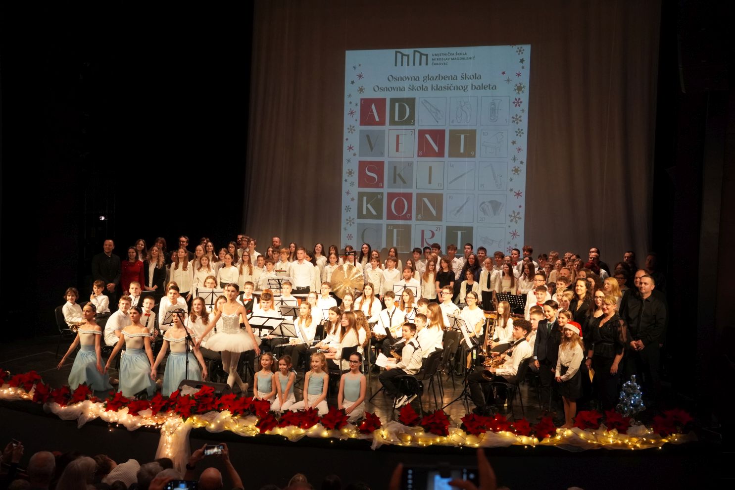 Adventski koncert Umjetničke škole Miroslava Magdalenića Čakovec (2) Adventski koncert Umjetničke škole Miroslava Magdalenića Čakovec (2)