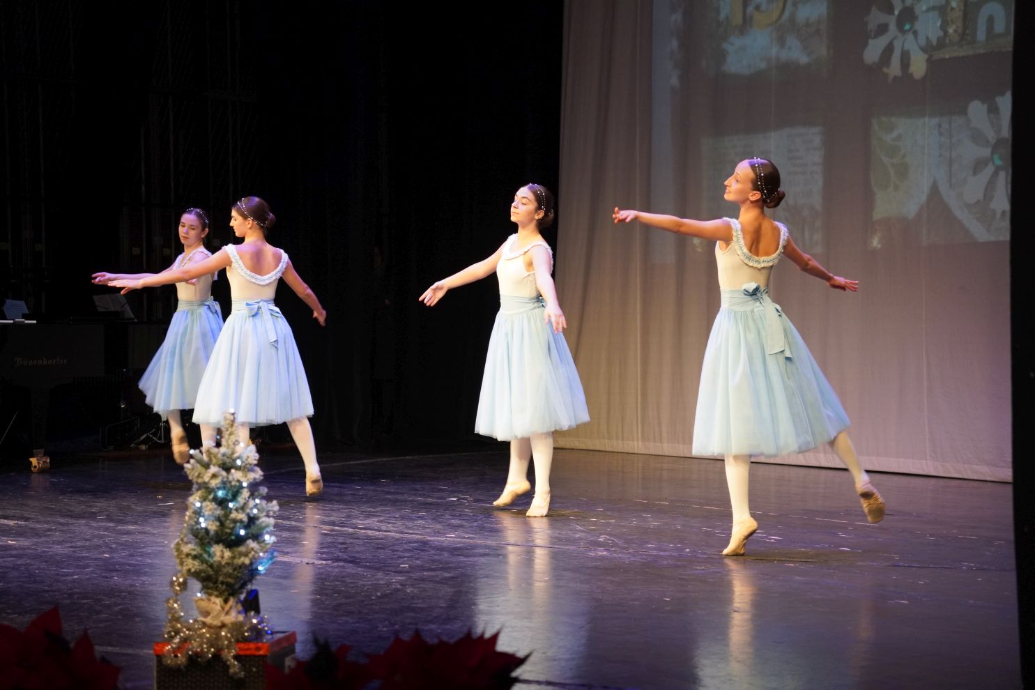 Adventski koncert Umjetničke škole Miroslava Magdalenića Čakovec (26) Adventski koncert Umjetničke škole Miroslava Magdalenića Čakovec (26)