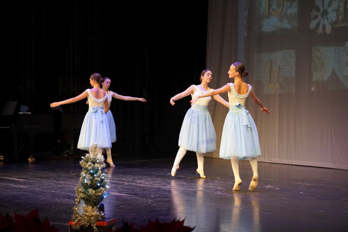 Adventski koncert Umjetničke škole Miroslava Magdalenića Čakovec (27) Adventski koncert Umjetničke škole Miroslava Magdalenića Čakovec (27)