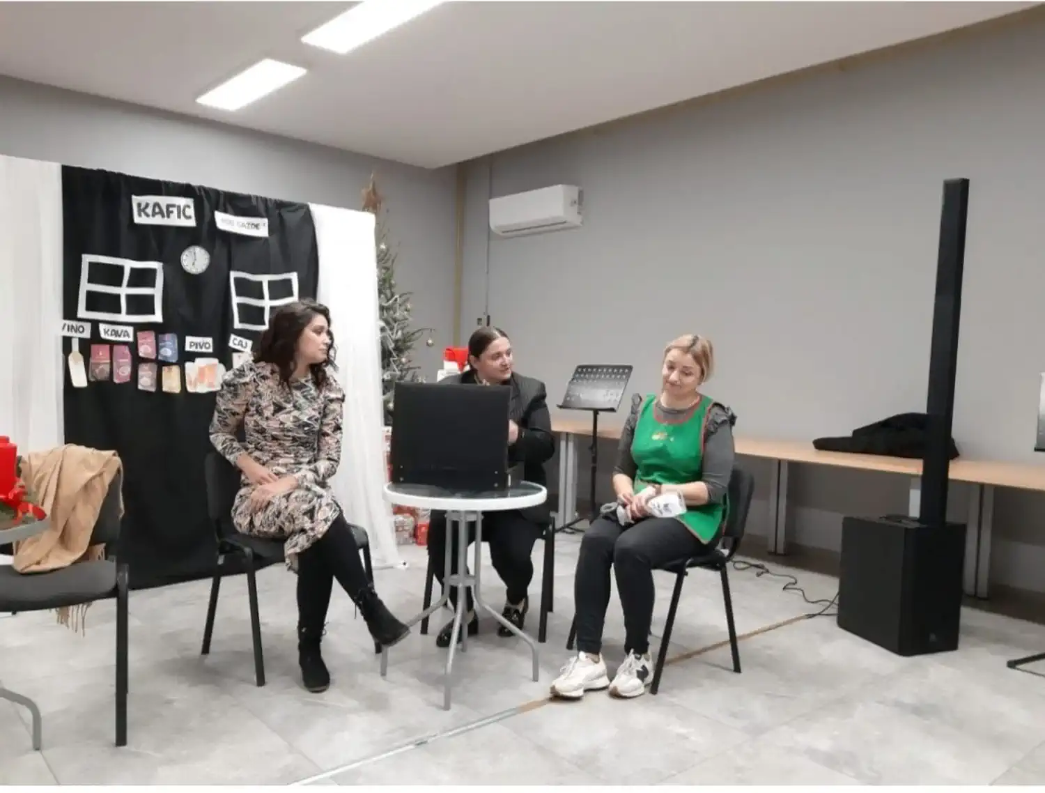 Adventsko druženje u Krištanovcu Mještani uživali u prigodnom programu (1) Adventsko druženje u Krištanovcu Mještani uživali u prigodnom programu (1)