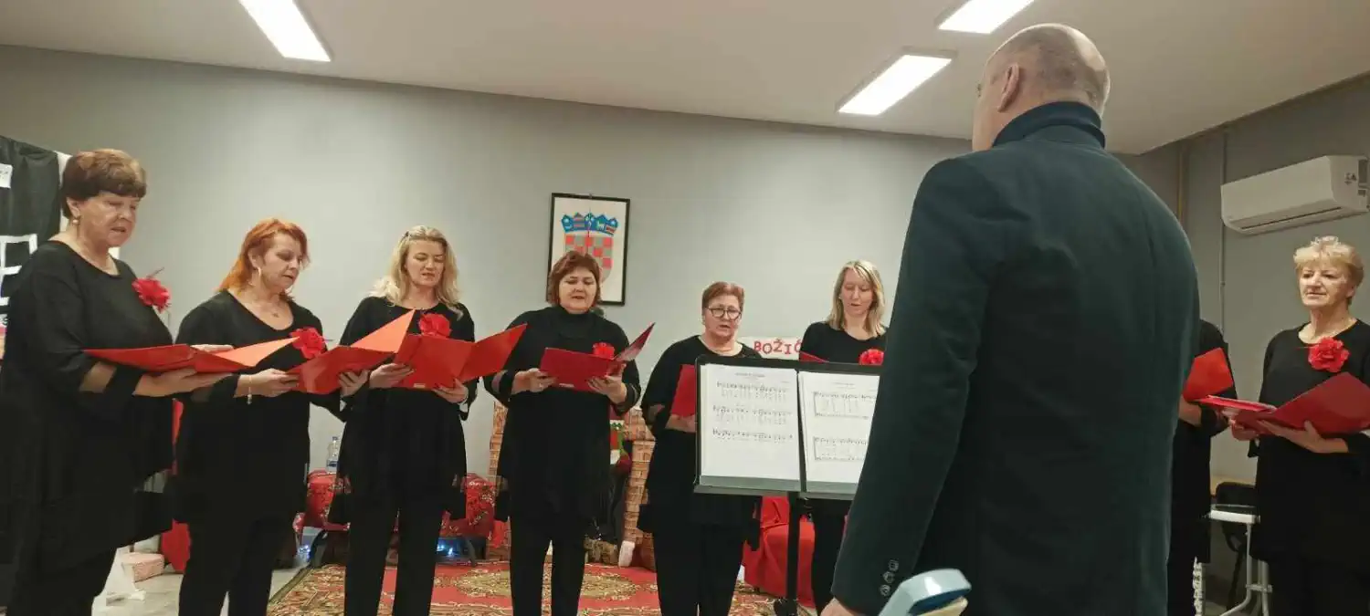 Adventsko druženje u Krištanovcu Mještani uživali u prigodnom programu (7) Adventsko druženje u Krištanovcu Mještani uživali u prigodnom programu (7)