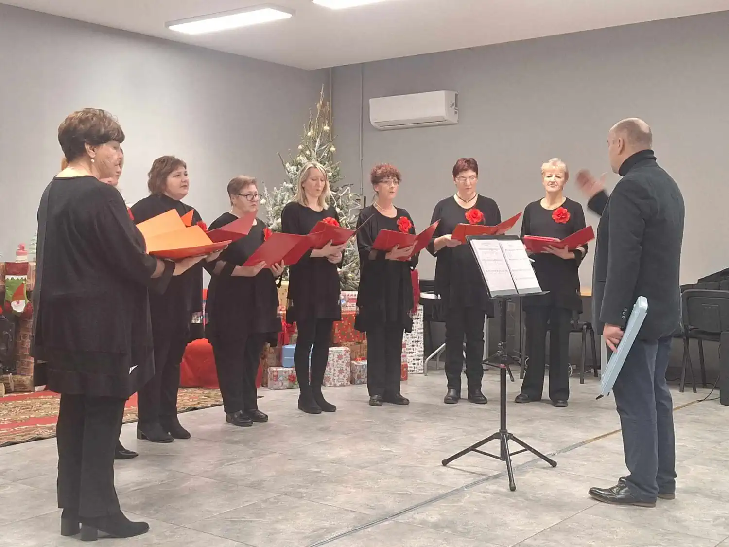 Adventsko druženje u Krištanovcu Mještani uživali u prigodnom programu (9) Adventsko druženje u Krištanovcu Mještani uživali u prigodnom programu (9)