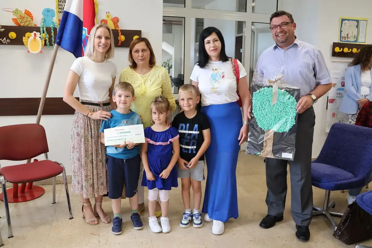 Akcija papir nije smeće 2024 (10) Akcija papir nije smeće 2024 (10)