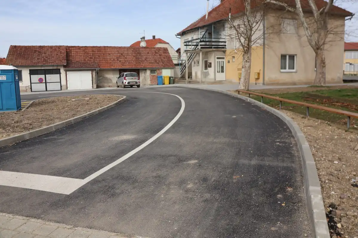 Ambulanta Domašinec – uređenje parkirališta (4) Ambulanta Domašinec – uređenje parkirališta (4)