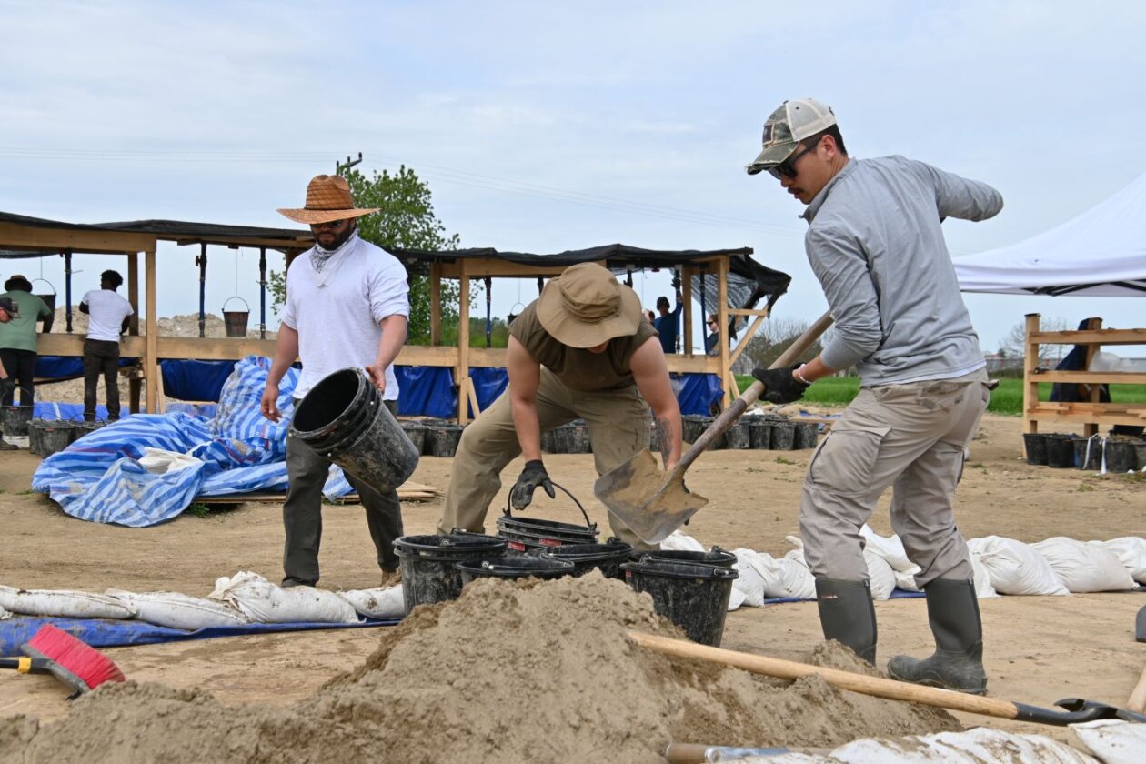 Američka vojska u Nedelišću, traže avion (1)