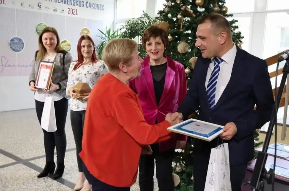 Ana Nestić Donji Vidovec – crkva i župni dvor (1) Ana Nestić Donji Vidovec – crkva i župni dvor (1)