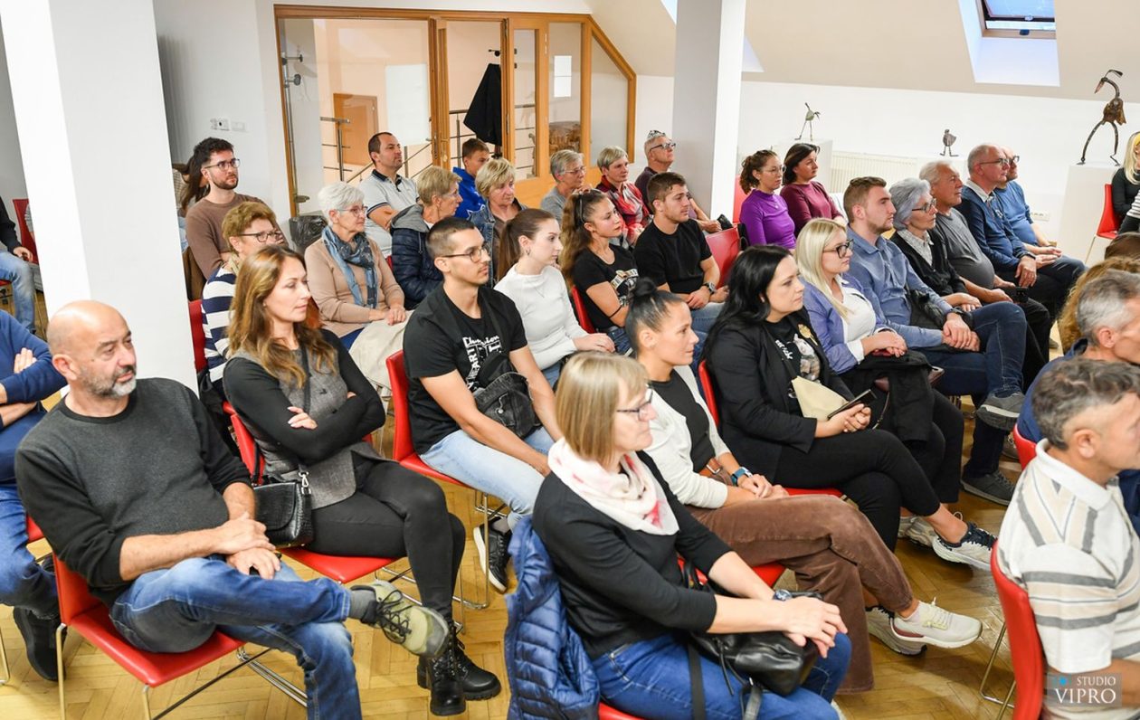 Anamarija Goričanec i Lucian Belić održali putopisno predavanje (12)