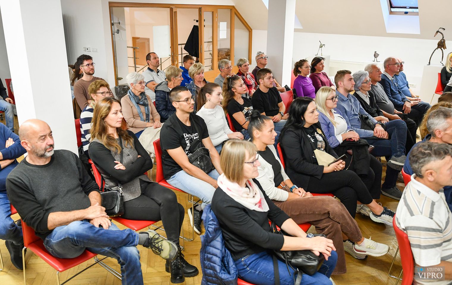 Anamarija Goričanec i Lucian Belić održali putopisno predavanje (12) Anamarija Goričanec i Lucian Belić održali putopisno predavanje (12)