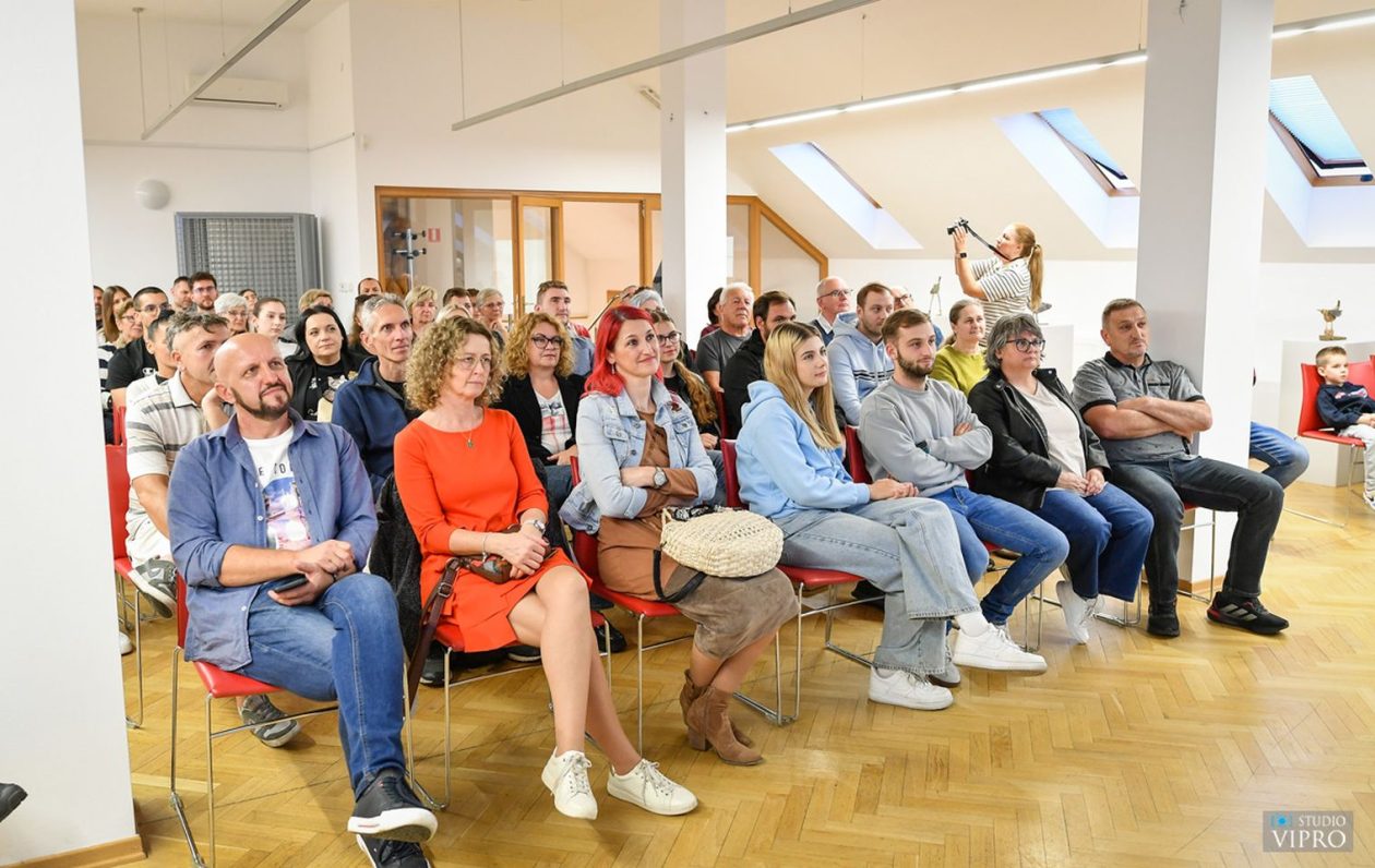 Anamarija Goričanec i Lucian Belić održali putopisno predavanje (14)