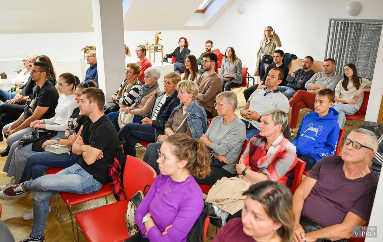 Anamarija Goričanec i Lucian Belić održali putopisno predavanje (3)