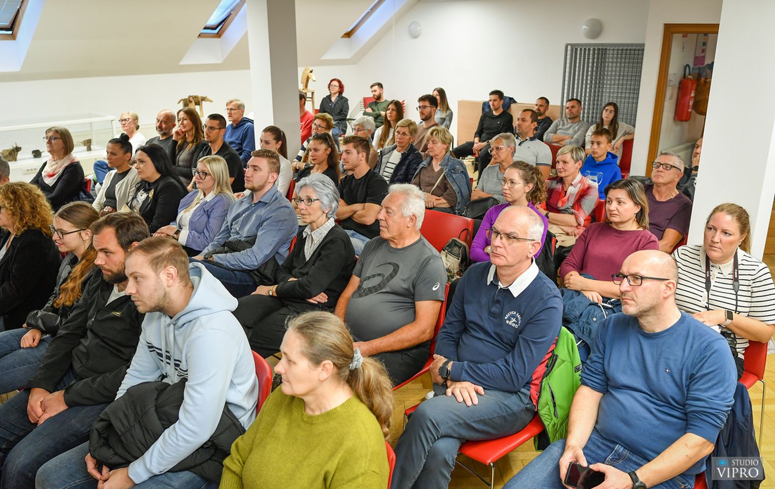 Anamarija Goričanec i Lucian Belić održali putopisno predavanje (4) Anamarija Goričanec i Lucian Belić održali putopisno predavanje (4)