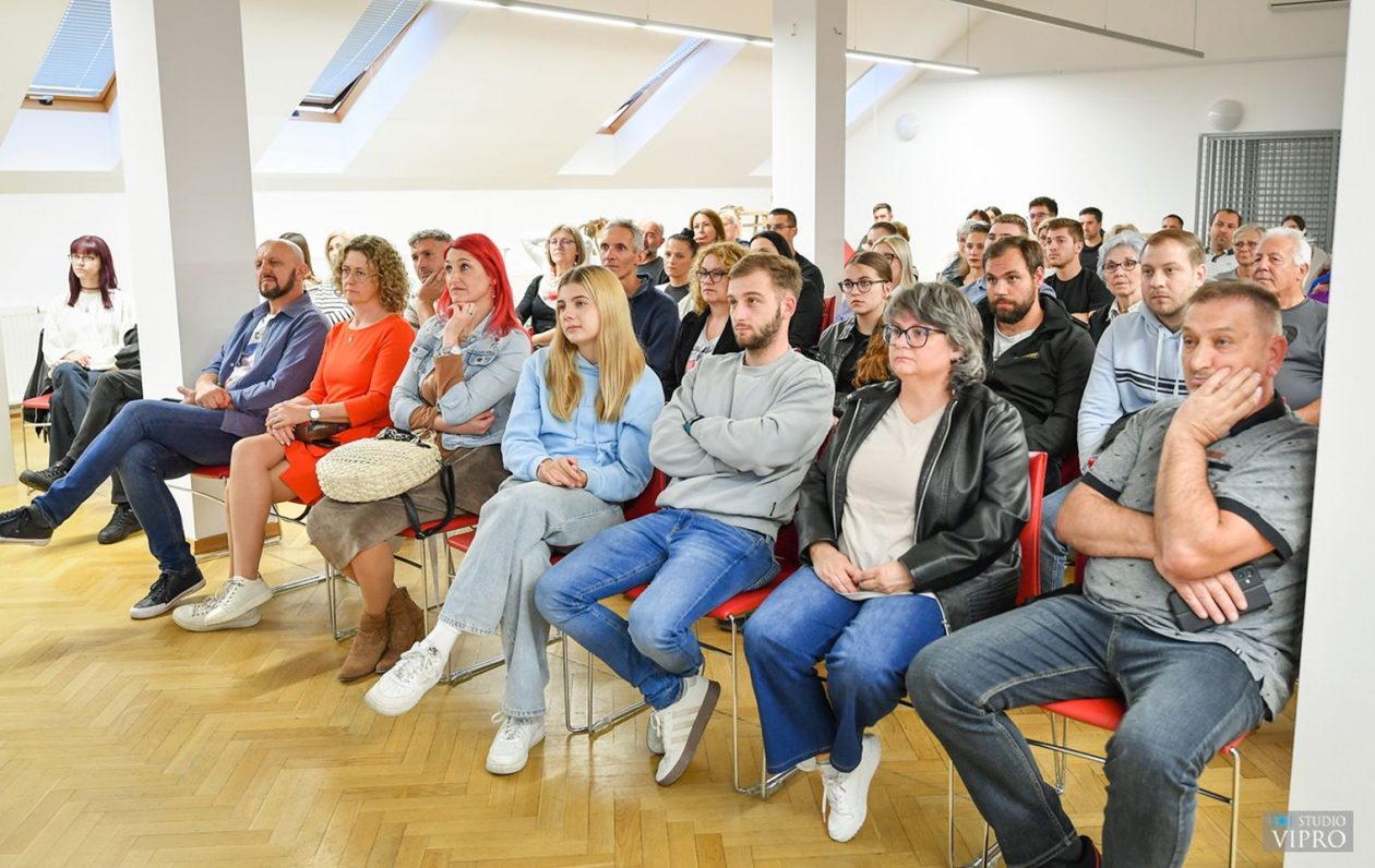 Anamarija Goričanec i Lucian Belić održali putopisno predavanje (6)