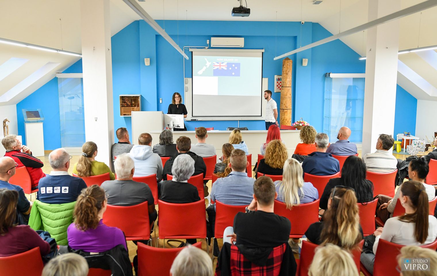 Anamarija Goričanec i Lucian Belić održali putopisno predavanje (7) Anamarija Goričanec i Lucian Belić održali putopisno predavanje (7)