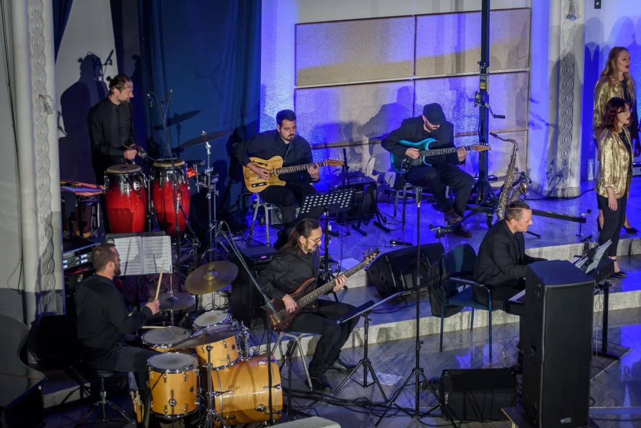 Ansambl Pučpuljike (12)