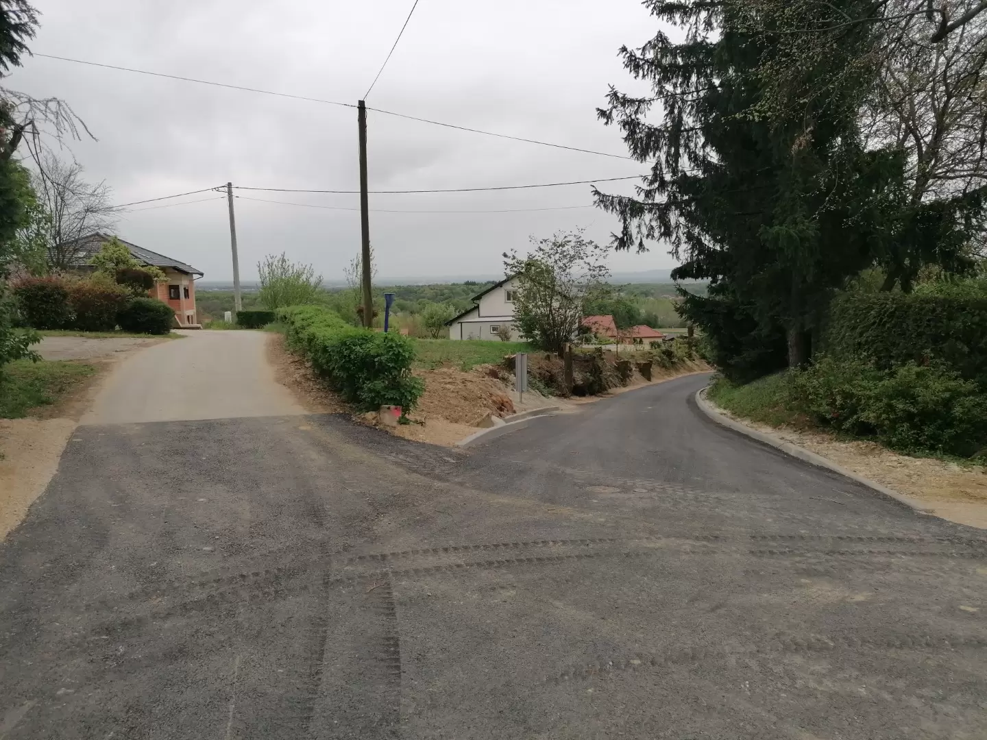 Asfaltirana ulica u Lopatincu (1) Asfaltirana ulica u Lopatincu (1)